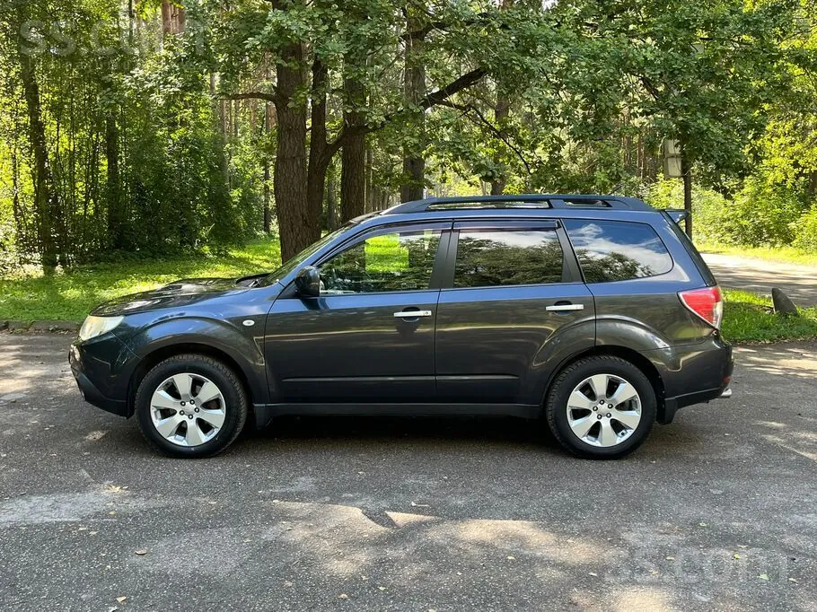 Subaru Forester 2011 photo 2