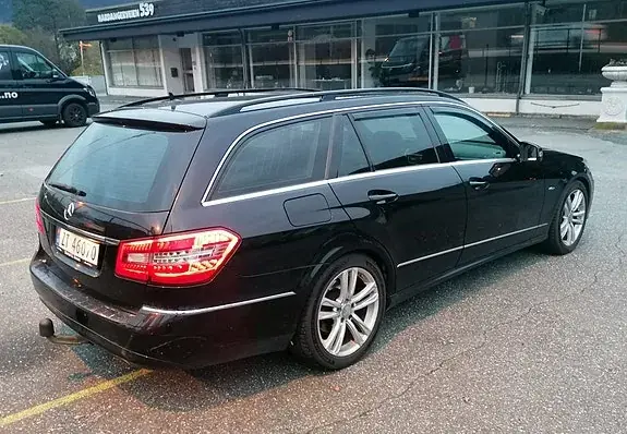 Mercedes-Benz E 200 D 2010 photo 2