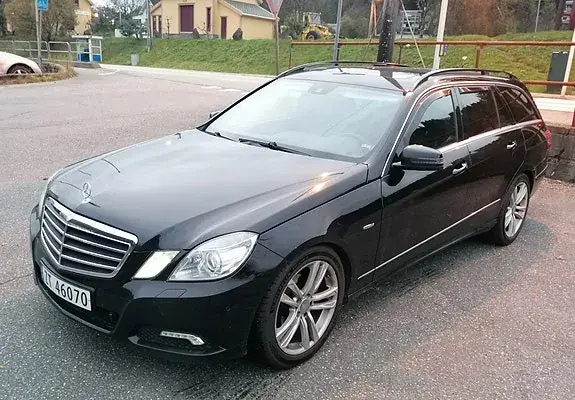 Mercedes-Benz E 200 D 2010 photo 3