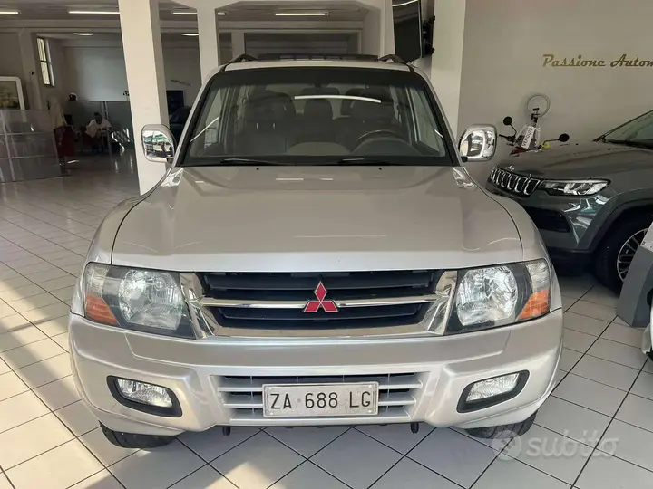 Mitsubishi Pajero 2002 photo 2