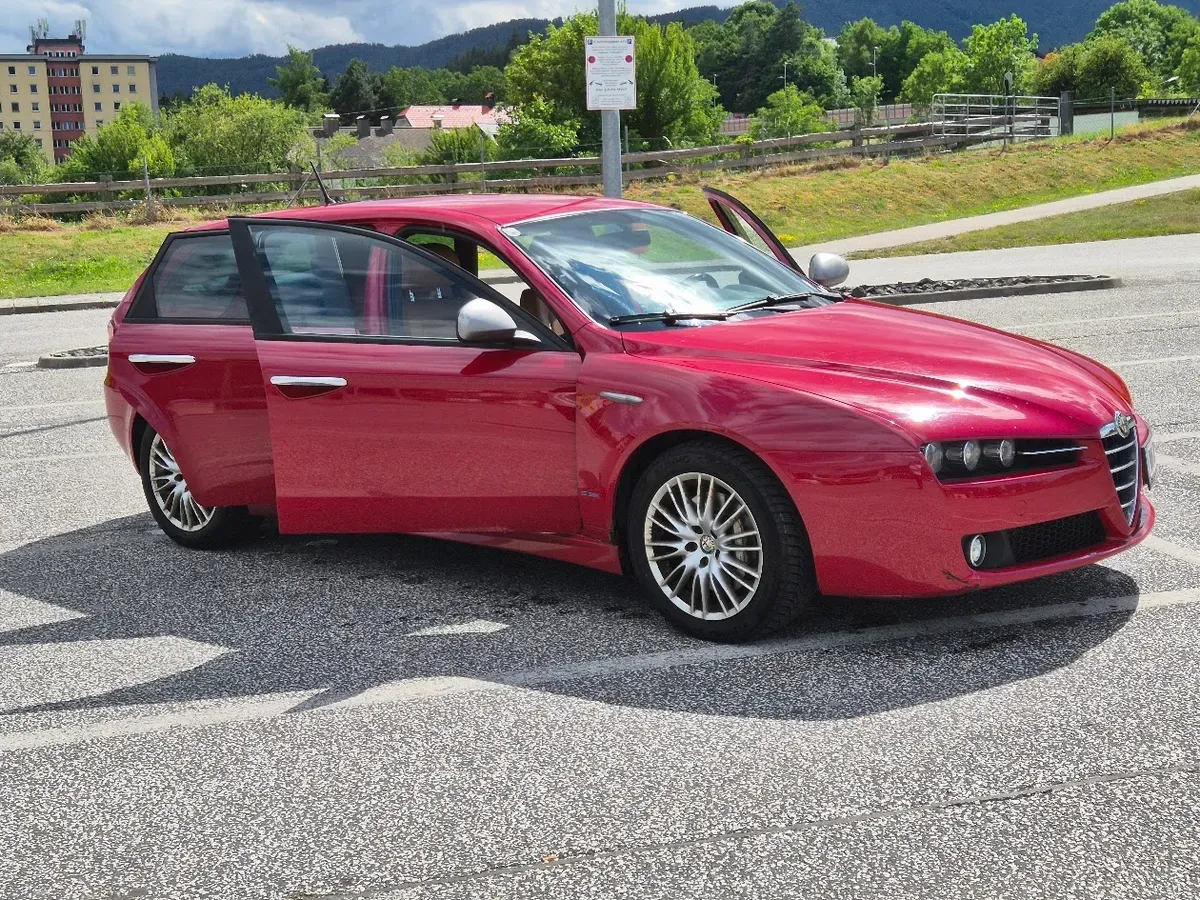 Alfa Romeo 159 2010 photo 2