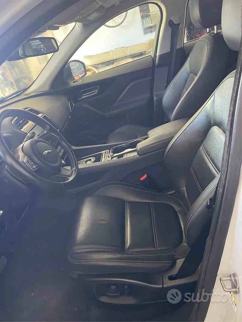Jaguar F-Pace 2016 photo 2