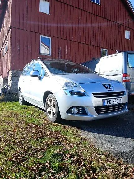 Peugeot 5008 2011 photo 5