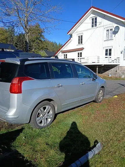 Peugeot 5008 2011 photo 3