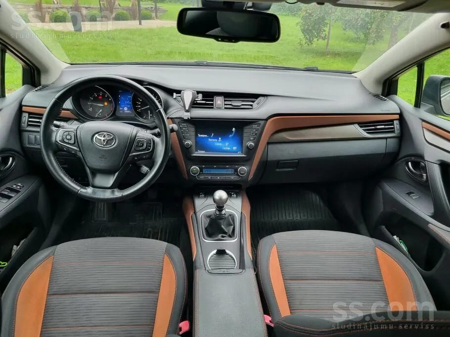 Toyota Avensis 2016 photo 5