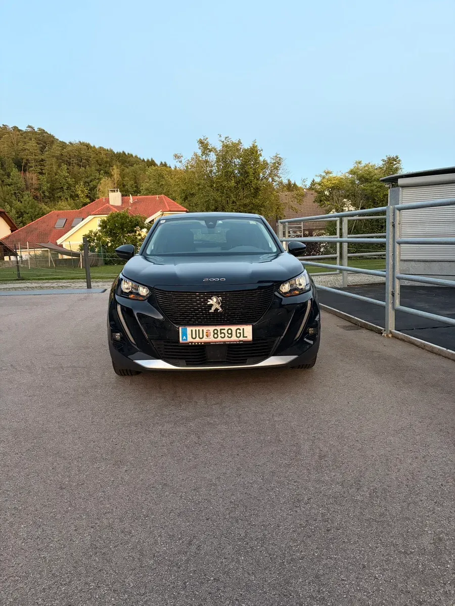 Peugeot E-2008 2021 photo 2