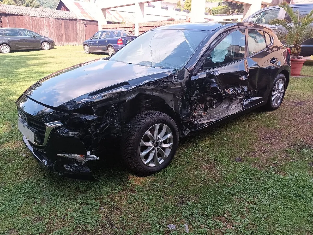 Mazda 3 2018 photo 2