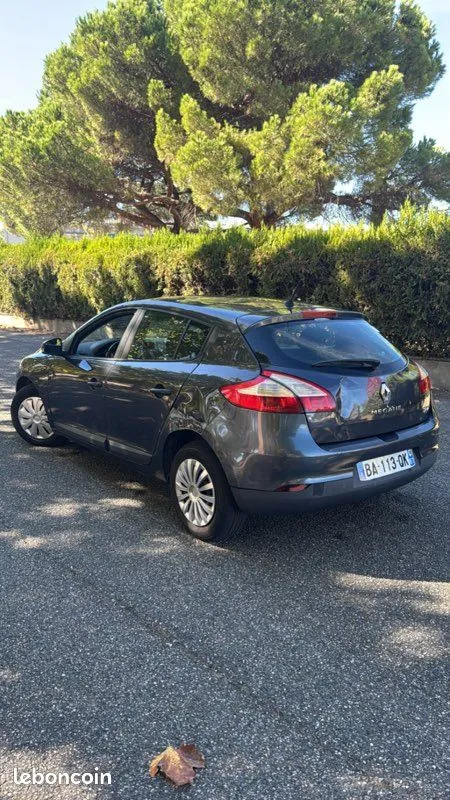 Renault Megane 2010 photo 2