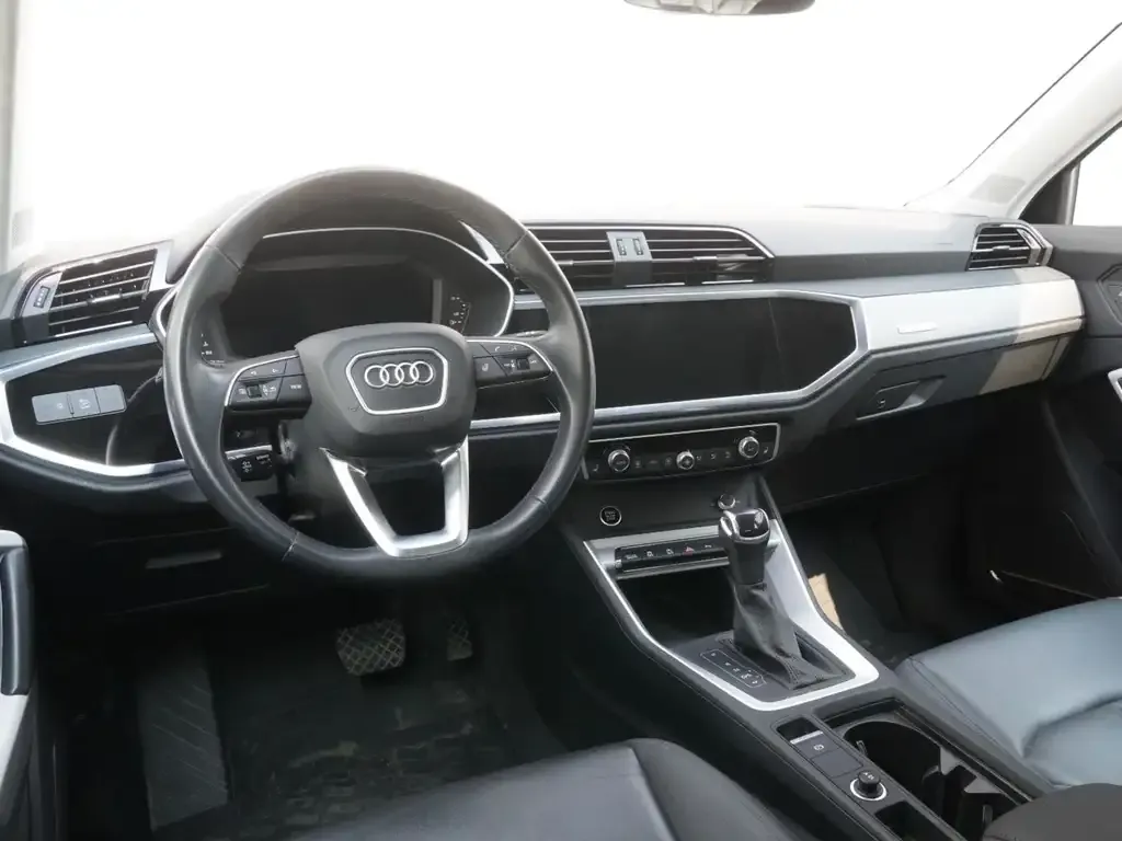 Audi Q3 2023 photo 2