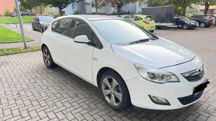 Opel Astra J