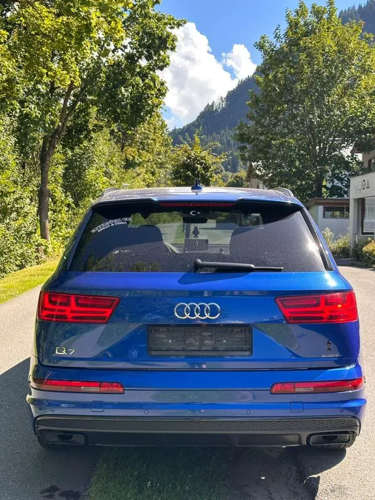 Audi Q7 2017 photo 2