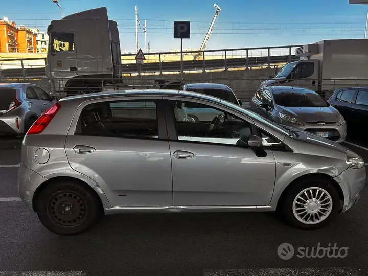 Fiat Grande Punto 2007 photo 2
