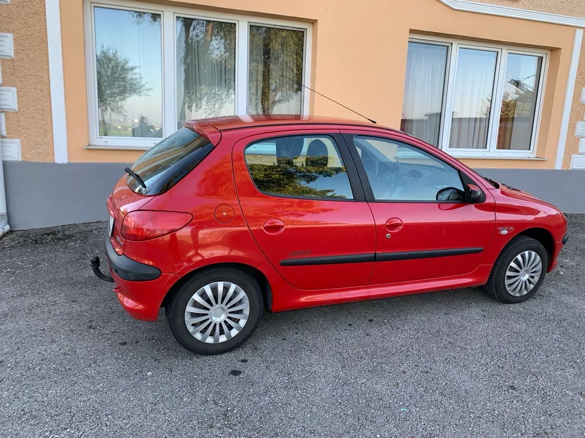 Peugeot 206 2003 photo 2