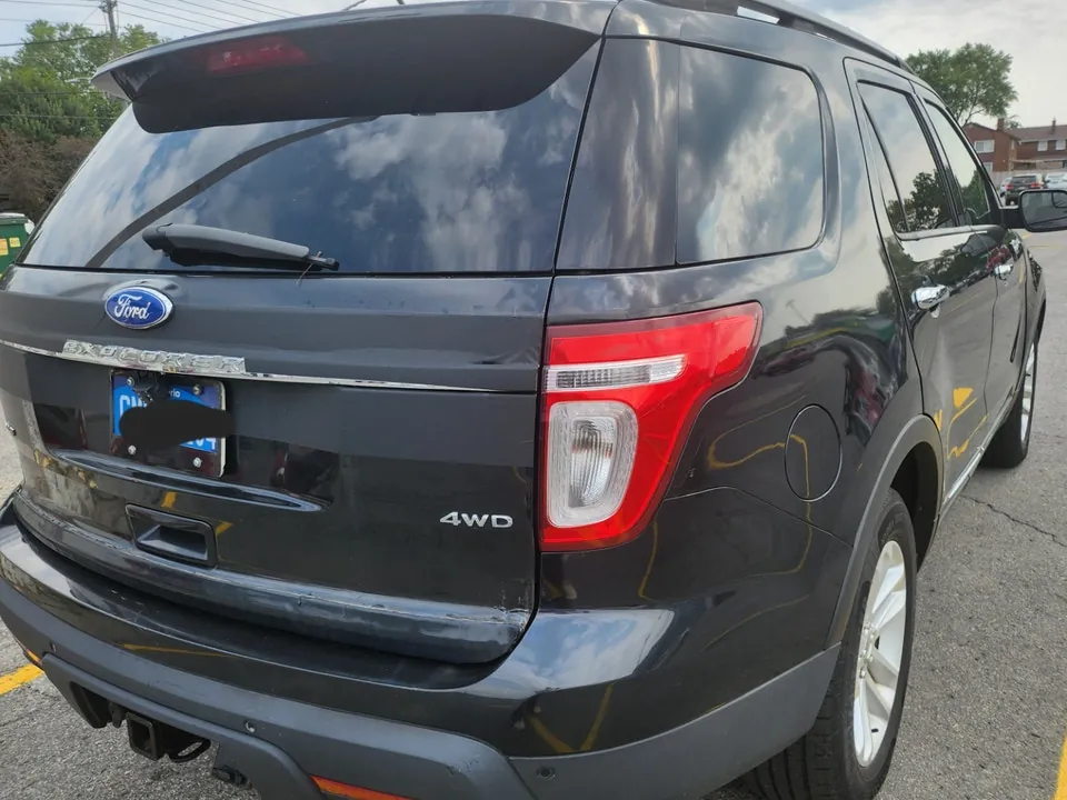 Ford Explorer 2011 photo 2