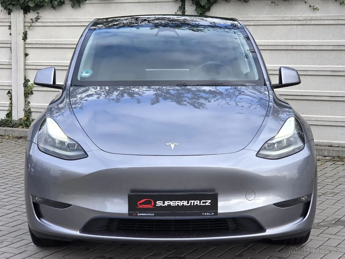 Tesla Model Y 2023 photo 2