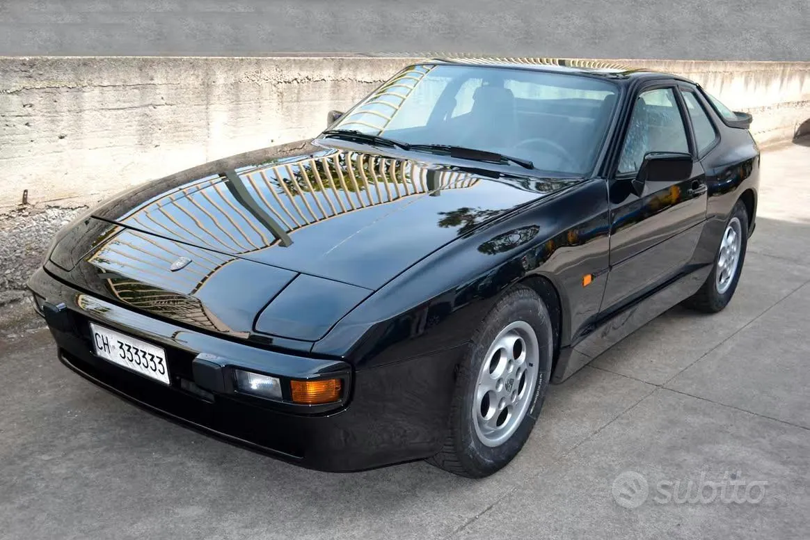 Porsche 944