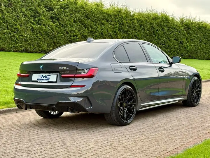 BMW 3 Series 2021 photo 3