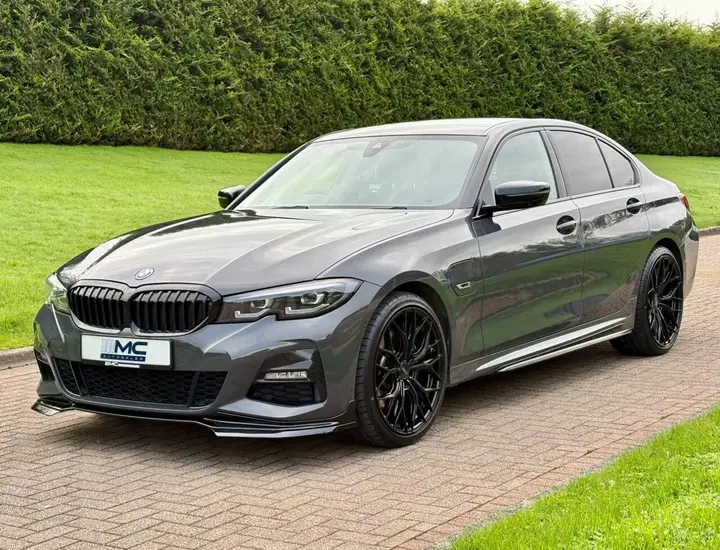 BMW 3 Series 2021 photo 2