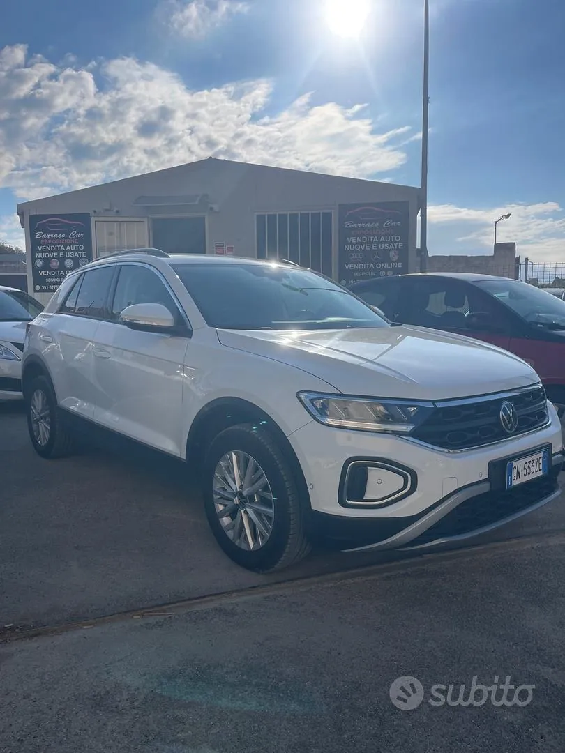 Volkswagen T-Roc 2023 photo 2
