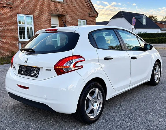 Peugeot 208 2015 photo 4