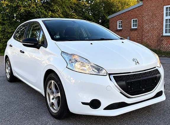 Peugeot 208 2015 photo 2