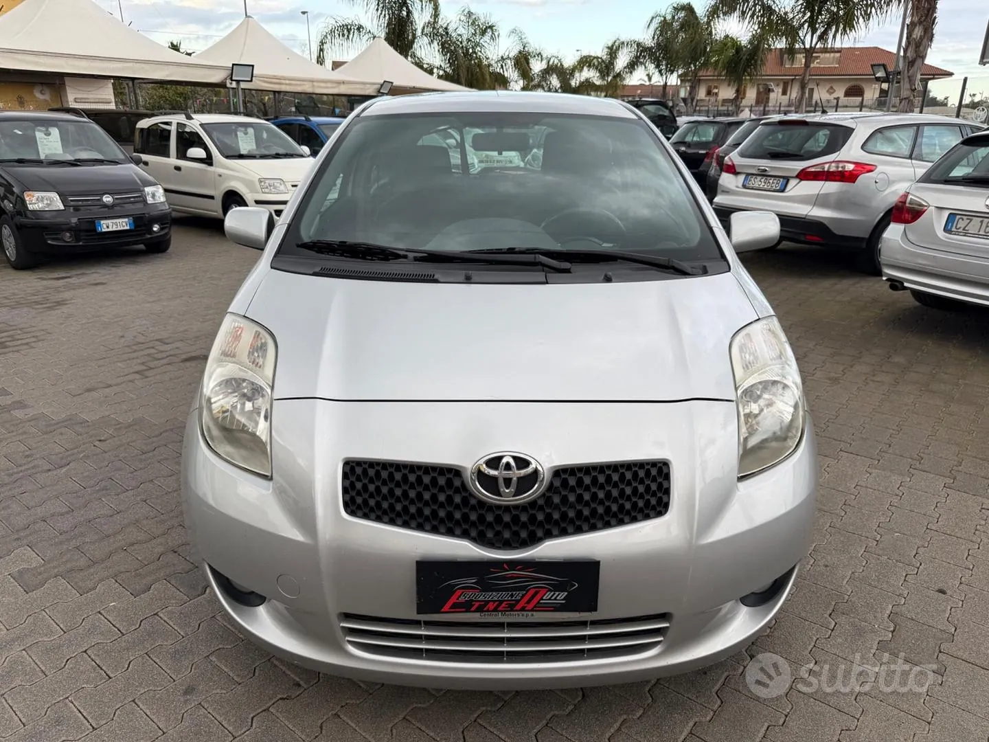 Toyota Yaris 2009 photo 2