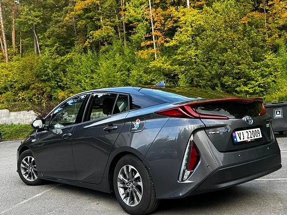 Toyota Prius Plug-In Hybrid 2020 photo 5
