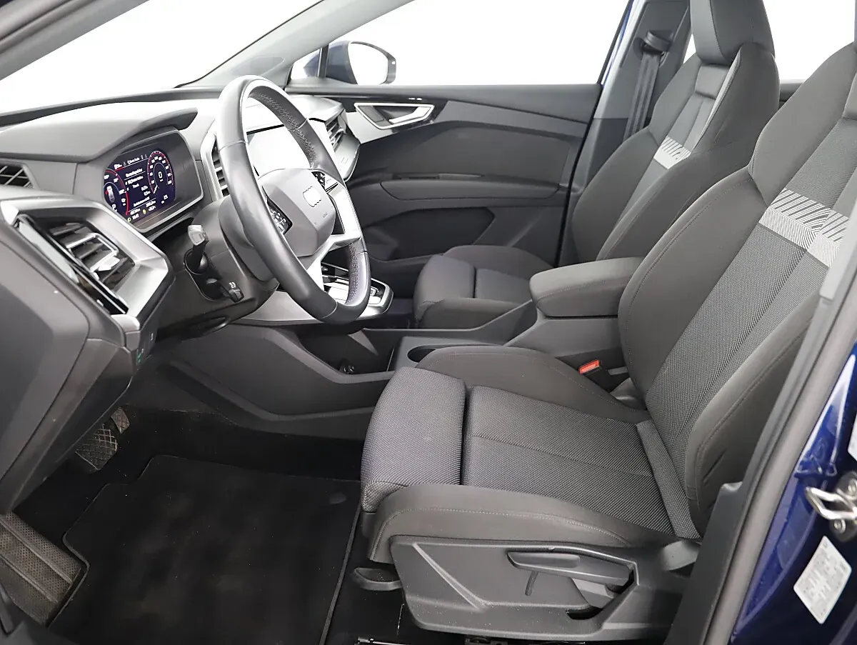 Audi Q4 2023 photo 2