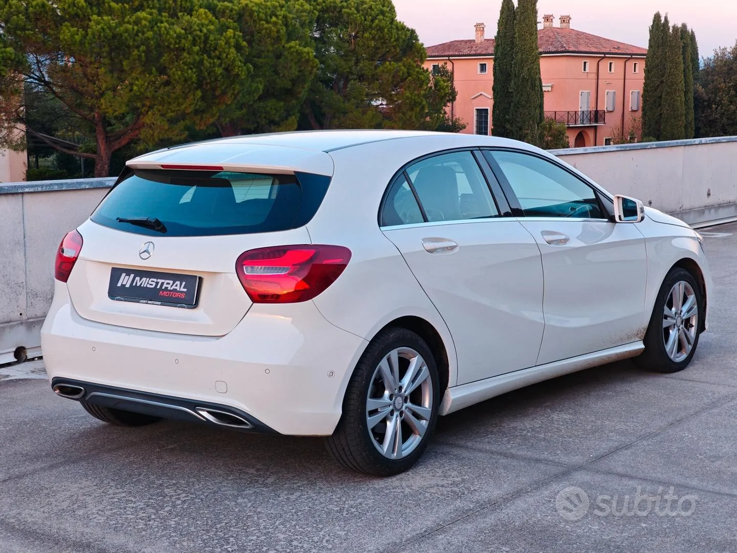Mercedes-Benz A 200 2016 photo 4