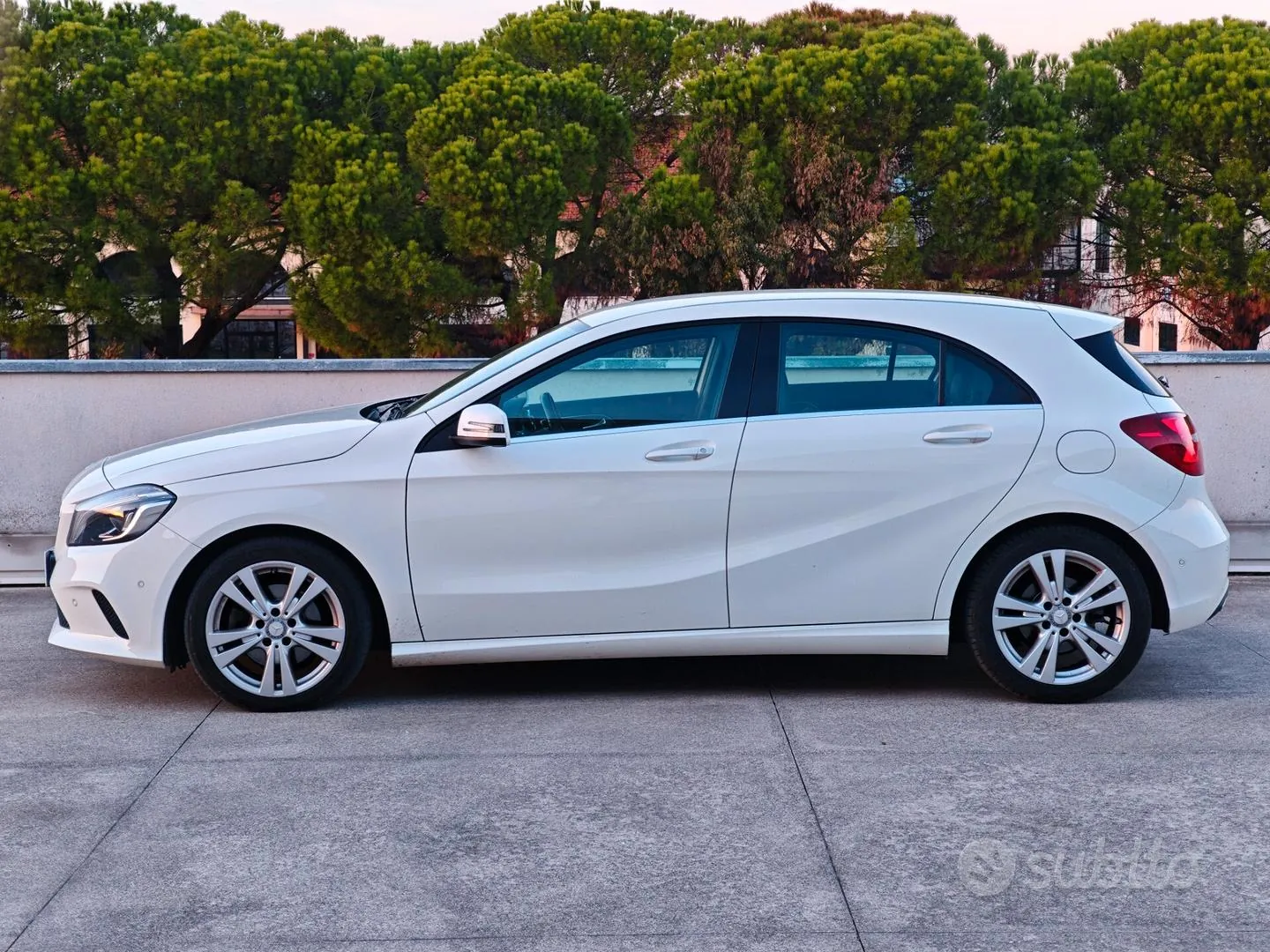 Mercedes-Benz A 200 2016 photo 2