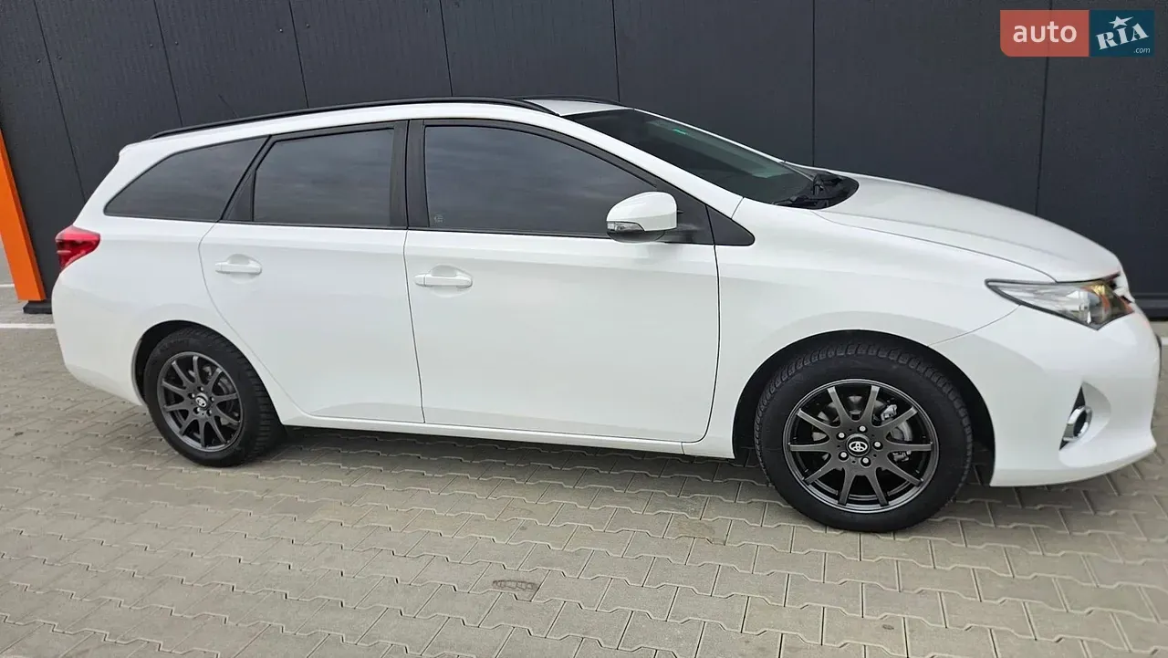 Toyota Auris 2013 photo 3