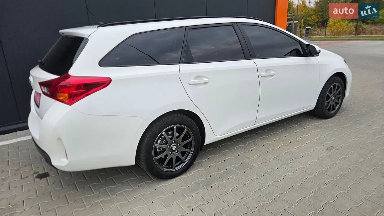 Toyota Auris 2013 photo 4