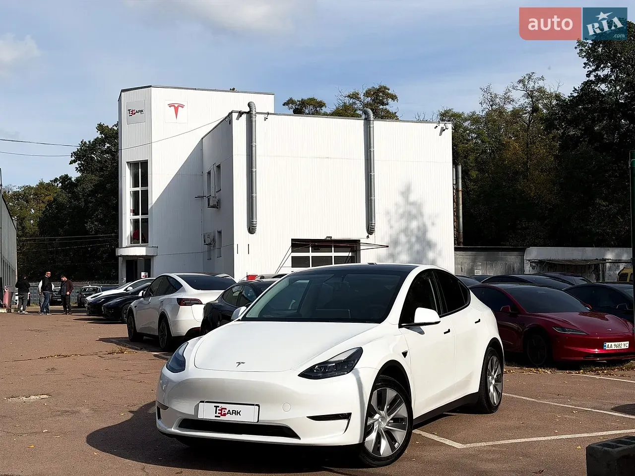 Tesla Model Y 2023 photo 2