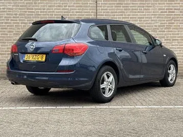 Opel Astra 2012 photo 2