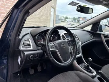 Opel Astra 2012 photo 3