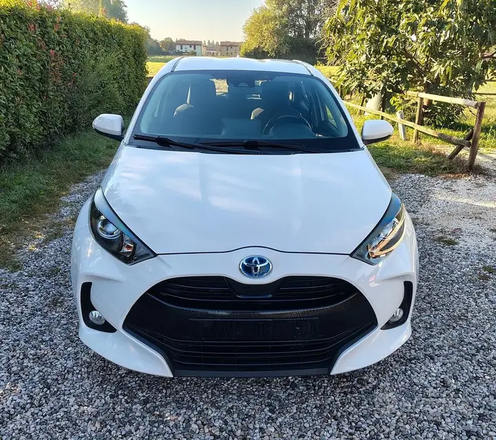 Toyota Yaris 2021 photo 2