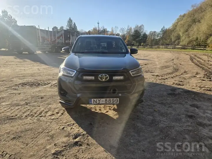 Toyota Hilux 2023 photo 5
