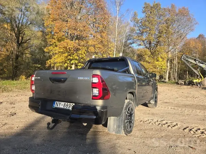 Toyota Hilux 2023 photo 3