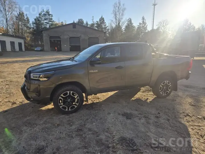 Toyota Hilux 2023 photo 2