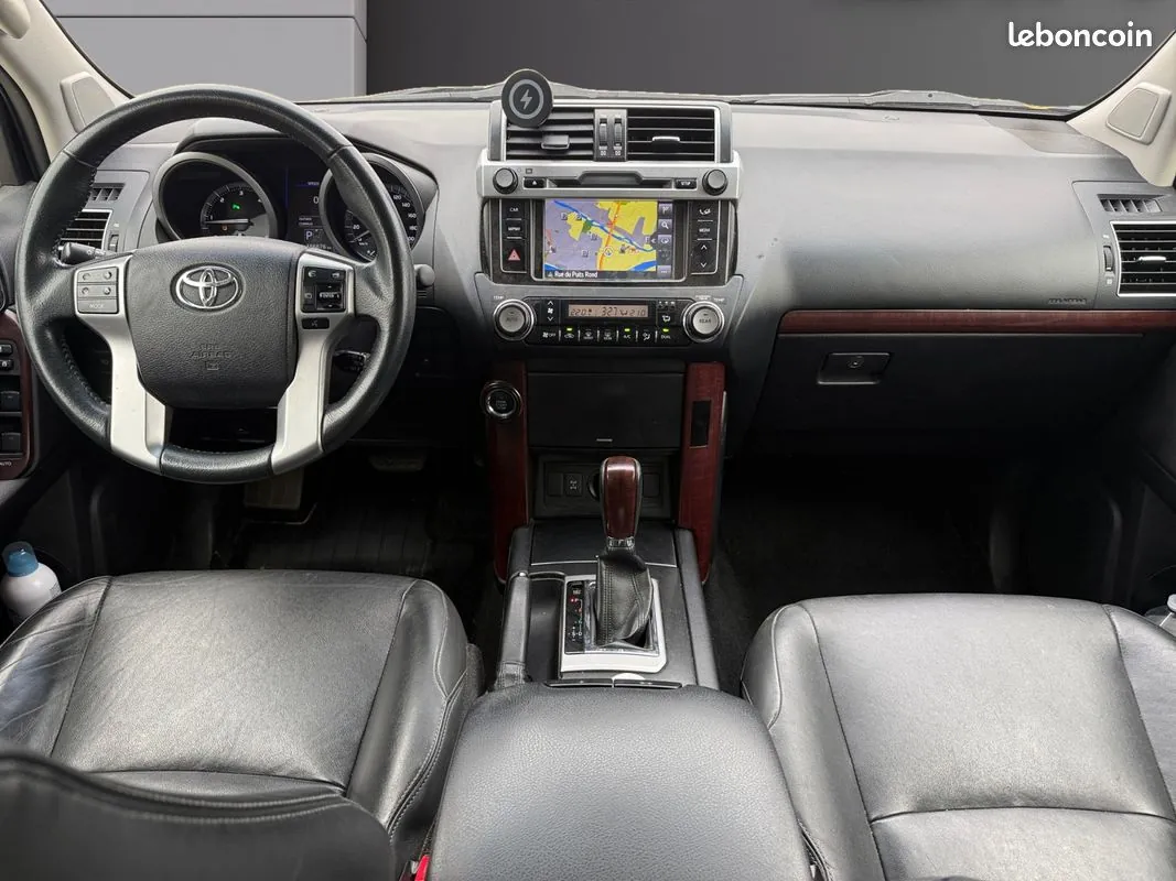 Toyota Land Cruiser 2016 photo 2