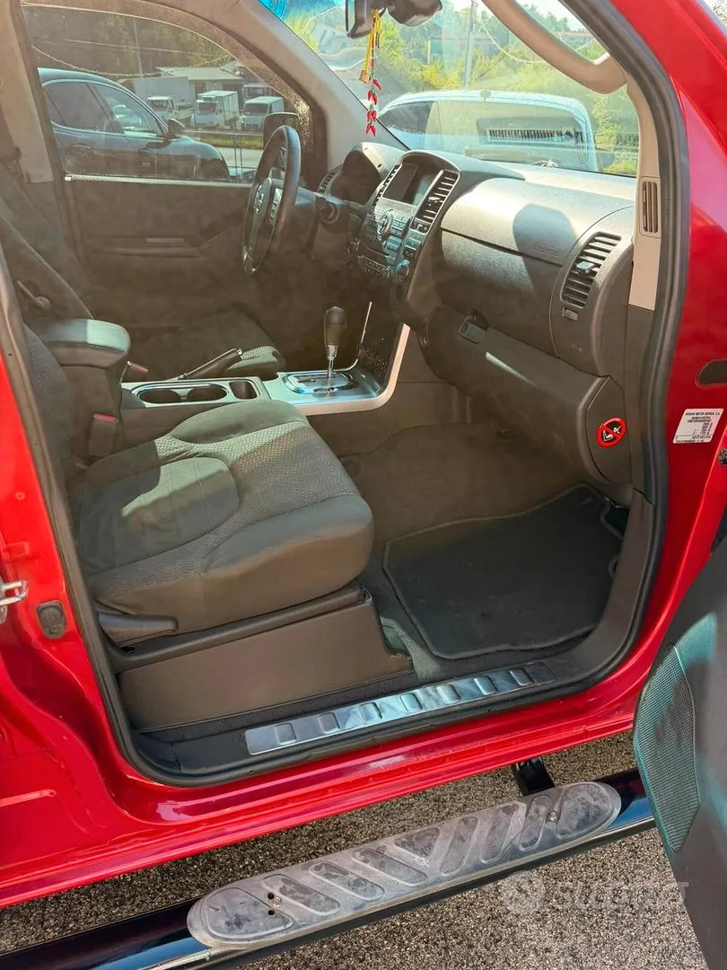Nissan Navara 2010 photo 5