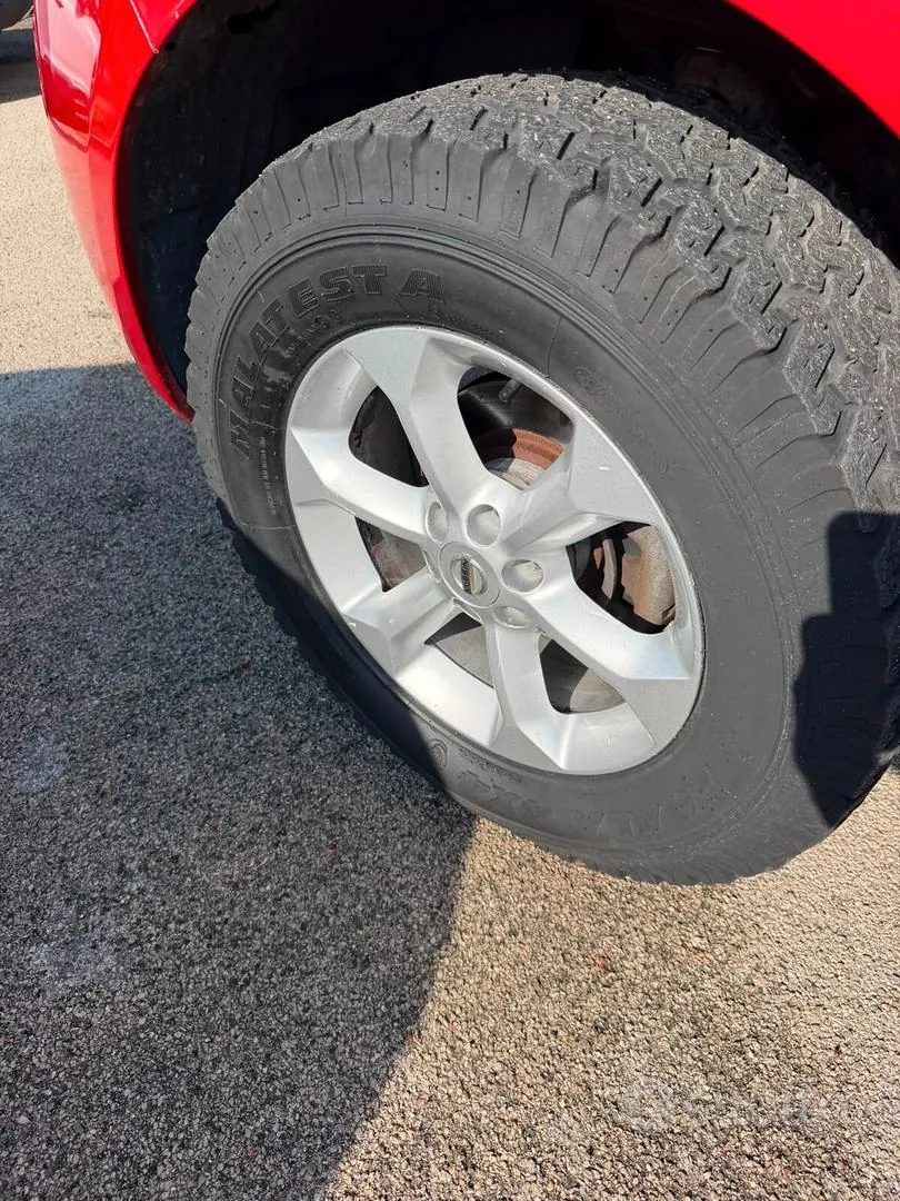 Nissan Navara 2010 photo 2