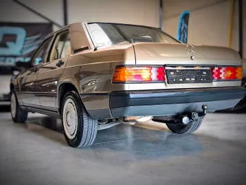 Mercedes-Benz 190E 1987 photo 3