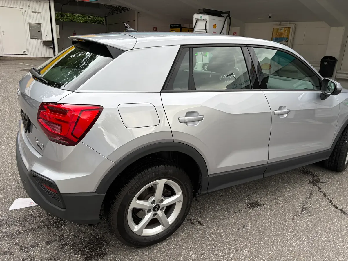 Audi Q2 2021 photo 2