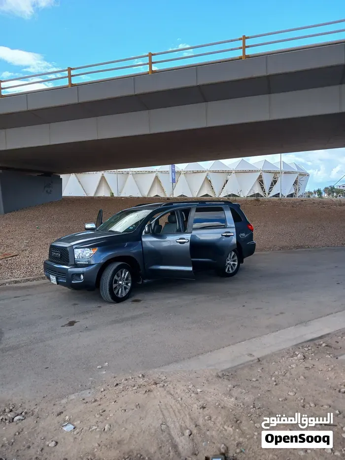 Toyota Sequoia 2010 photo 2