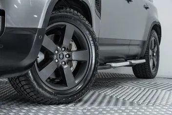 Land Rover Defender 2021 photo 3