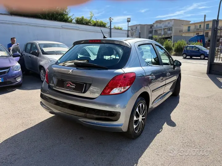 Peugeot 207 2010 photo 4