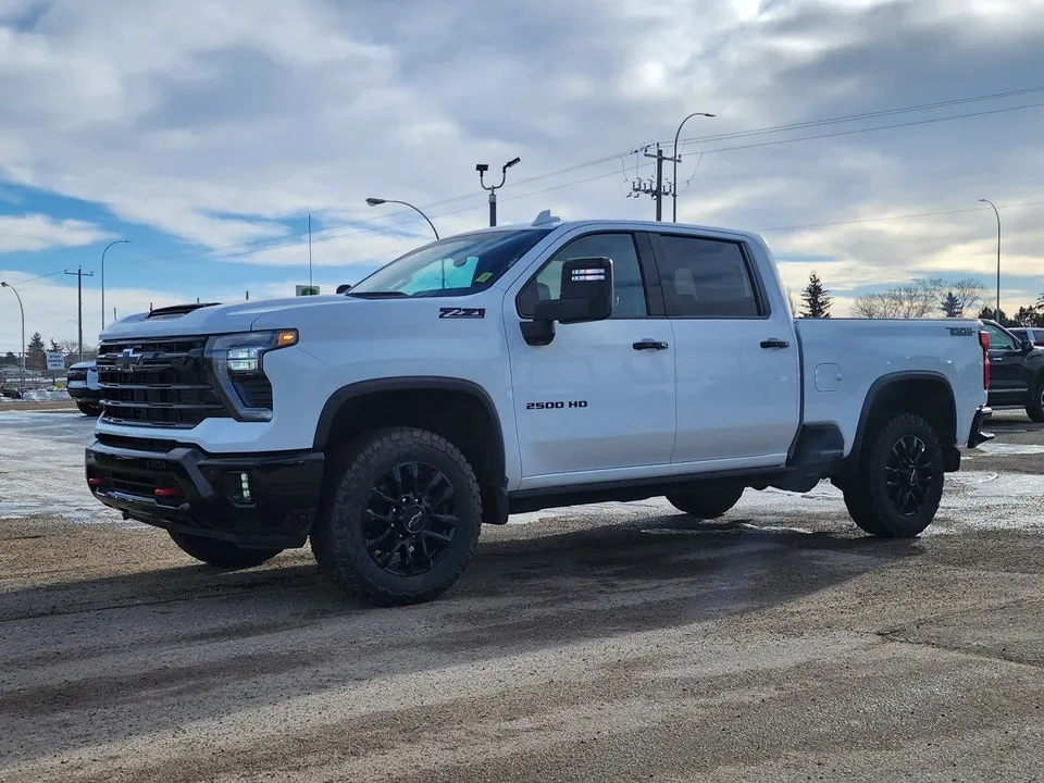 Chevrolet Silverado 2500Hd 2026 photo 2