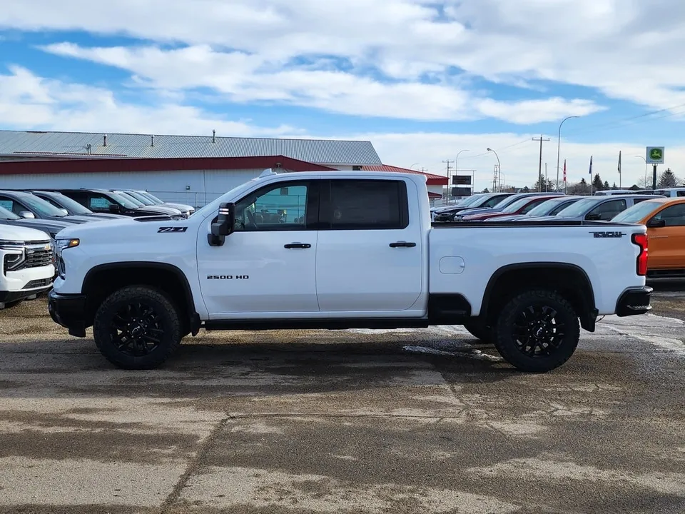 Chevrolet Silverado 2500Hd 2026 photo 3