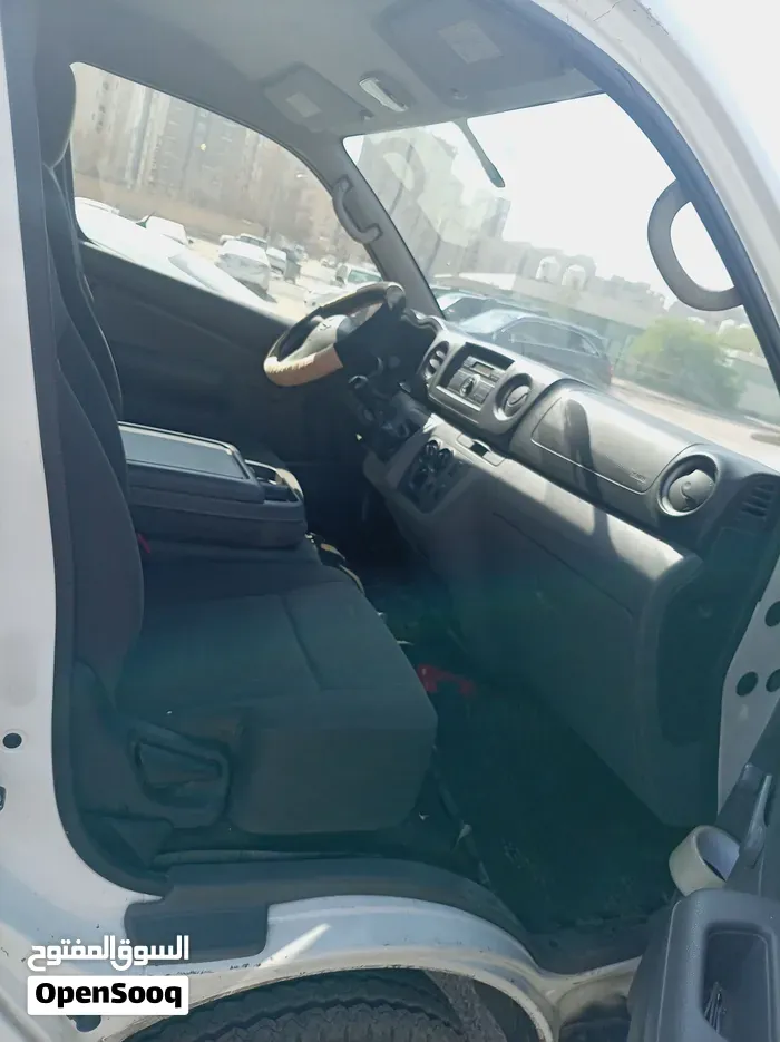 Nissan Urvan 2016 photo 5